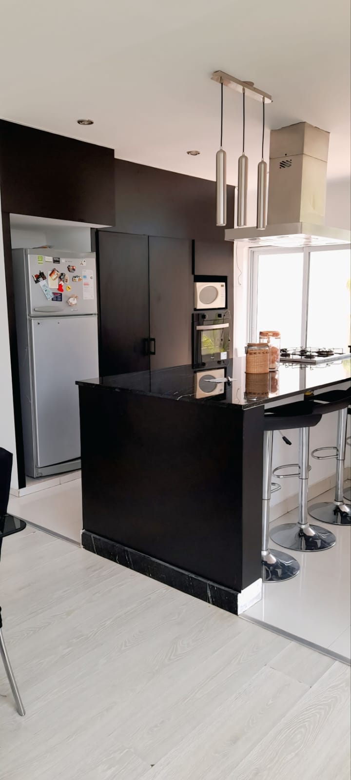 Isla y amoblamiento de cocina — DC Amoblamientos